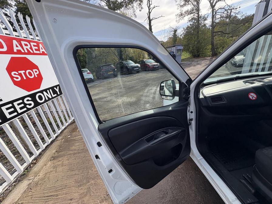 Used Vauxhall Combo 2014 for sale - 76362082: Photo 13