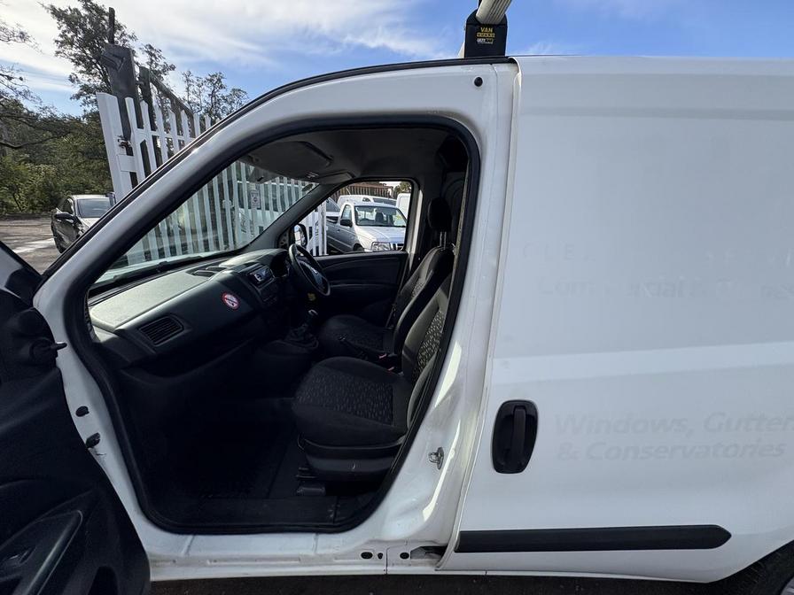 Used Vauxhall Combo 2014 for sale - 76362082: Photo 2