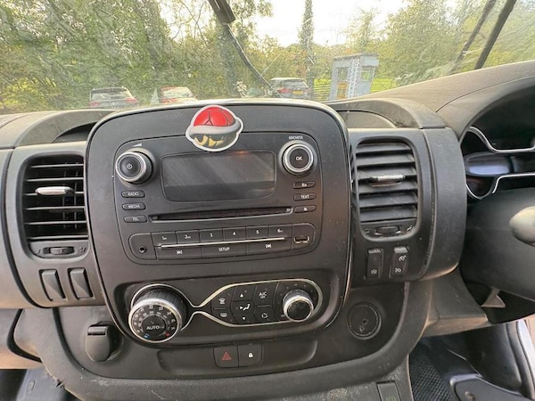 Used Vauxhall Vivaro 2016 for sale - 76191390: Photo 9