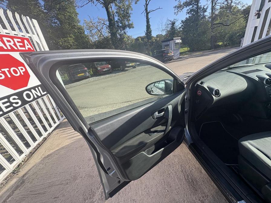 Used Nissan Qashqai 2010 for sale - 76501729: Photo 12