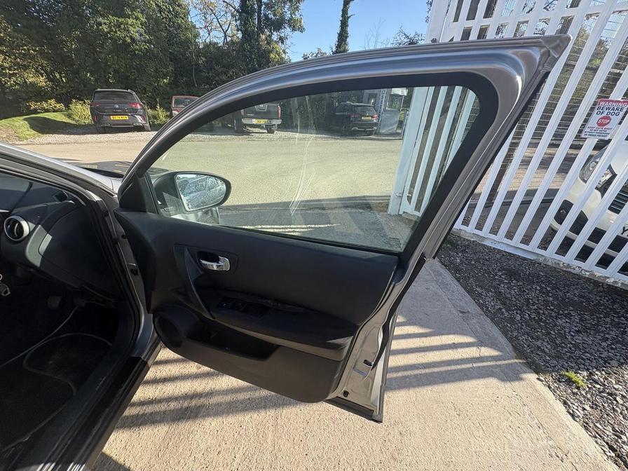 Used Nissan Qashqai 2010 for sale - 76501729: Photo 22