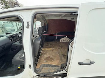 Used Peugeot Partner 2017 for sale - 76112728: Photo