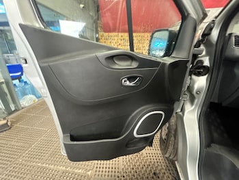 Used Vauxhall Vivaro 2018 for sale - 75637207: Photo