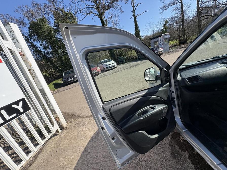 Used Vauxhall Combo 2015 for sale - 77960360: Photo 12