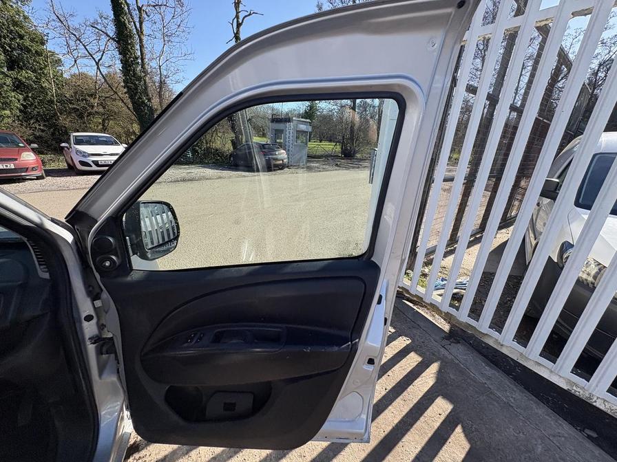 Used Vauxhall Combo 2015 for sale - 77960360: Photo 15