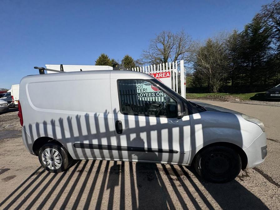 Used Vauxhall Combo 2015 for sale - 77960360: Photo 2