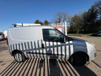 Used Vauxhall Combo 2015 for sale - 77960360: Photo