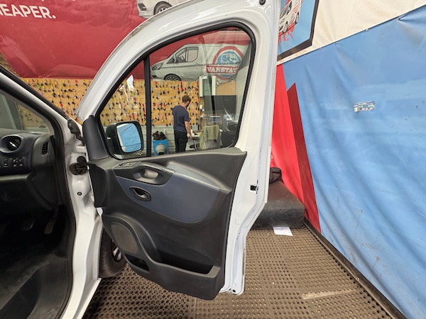Used Vauxhall Vivaro 2015 for sale - 75679565: Photo 20