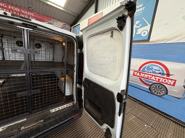 Used Vauxhall Vivaro 2015 for sale - 75679565: Photo 21
