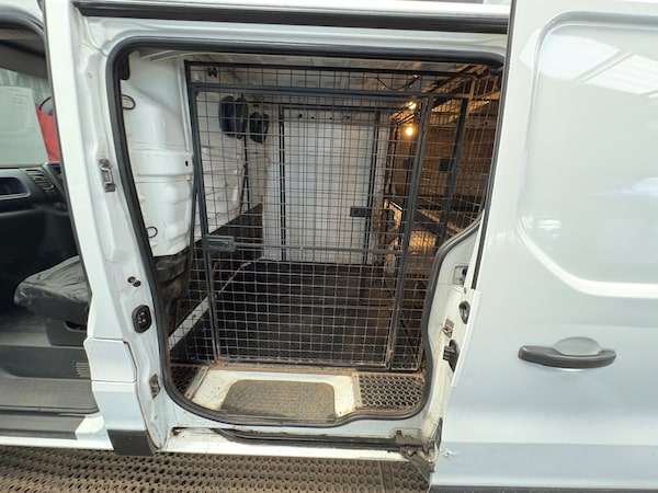 Used Vauxhall Vivaro 2015 for sale - 75679565: Photo 4