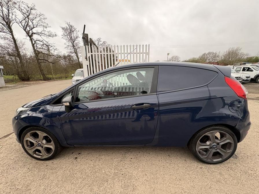 Used Ford Fiesta 2015 for sale - 78137239: Photo 8