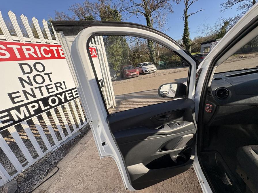 Used Mercedes-Benz Vito 2016 for sale - 77960363: Photo 12