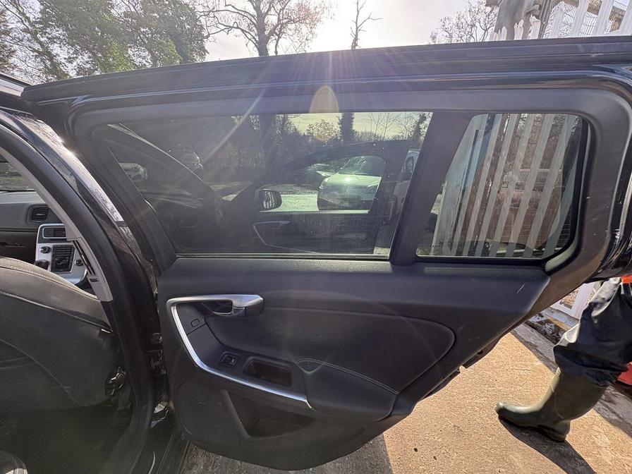 Used Volvo V60 2011 for sale - 77899116: Photo 11