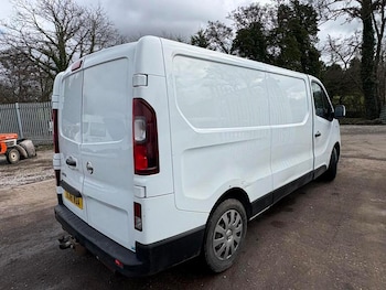 Used Nissan NV300 2018 for sale - 77856145: Photo