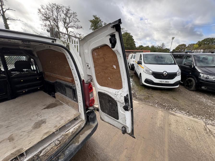 Used Peugeot Partner 2011 for sale - 76339096: Photo 9