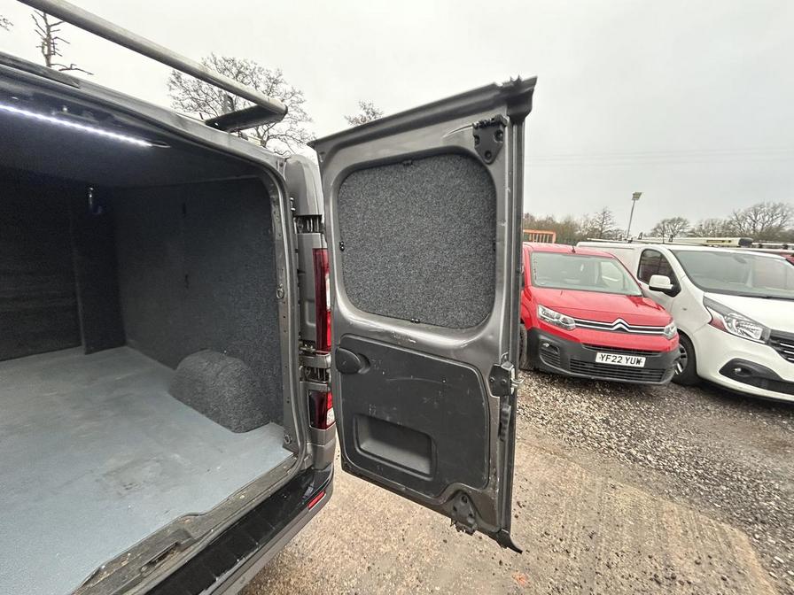 Used Vauxhall Vivaro 2017 for sale - 77043742: Photo 9