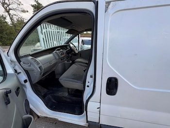 Used Vauxhall Vivaro 2010 for sale - 76100190: Photo 2