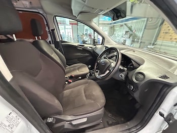 Used Ford Transit Courier 2018 for sale - 75556152: Photo
