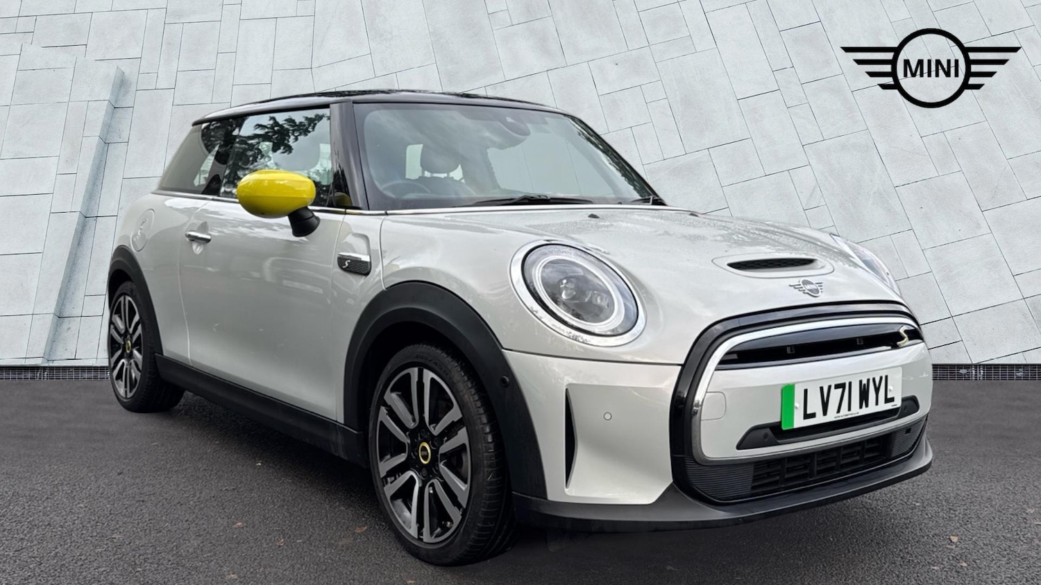 Used MINI Hatch 2021 for sale - 77616875: Photo 1