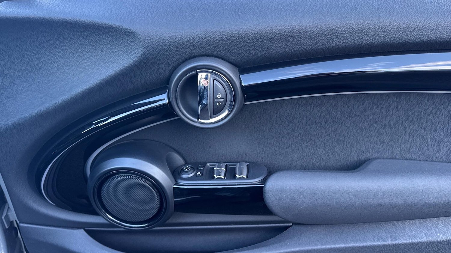 Used MINI Convertible 2021 for sale - 77616878: Photo 11