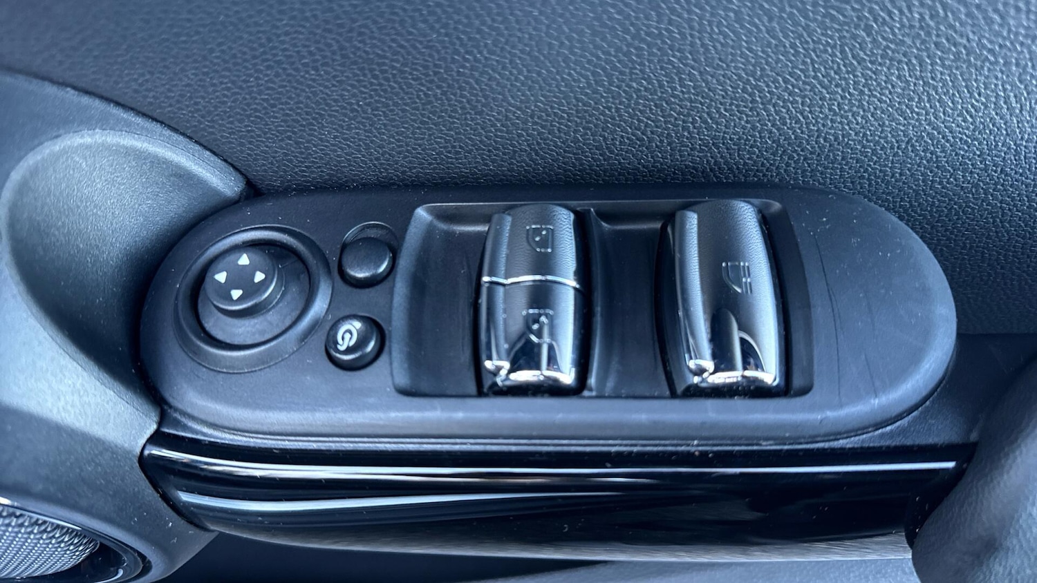 Used MINI Convertible 2021 for sale - 77616878: Photo 21