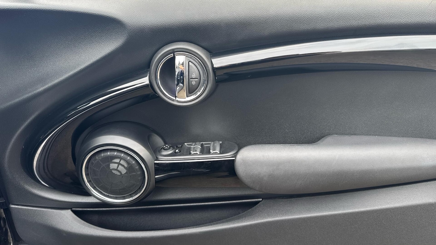 Used MINI Convertible 2020 for sale - 77892970: Photo 17