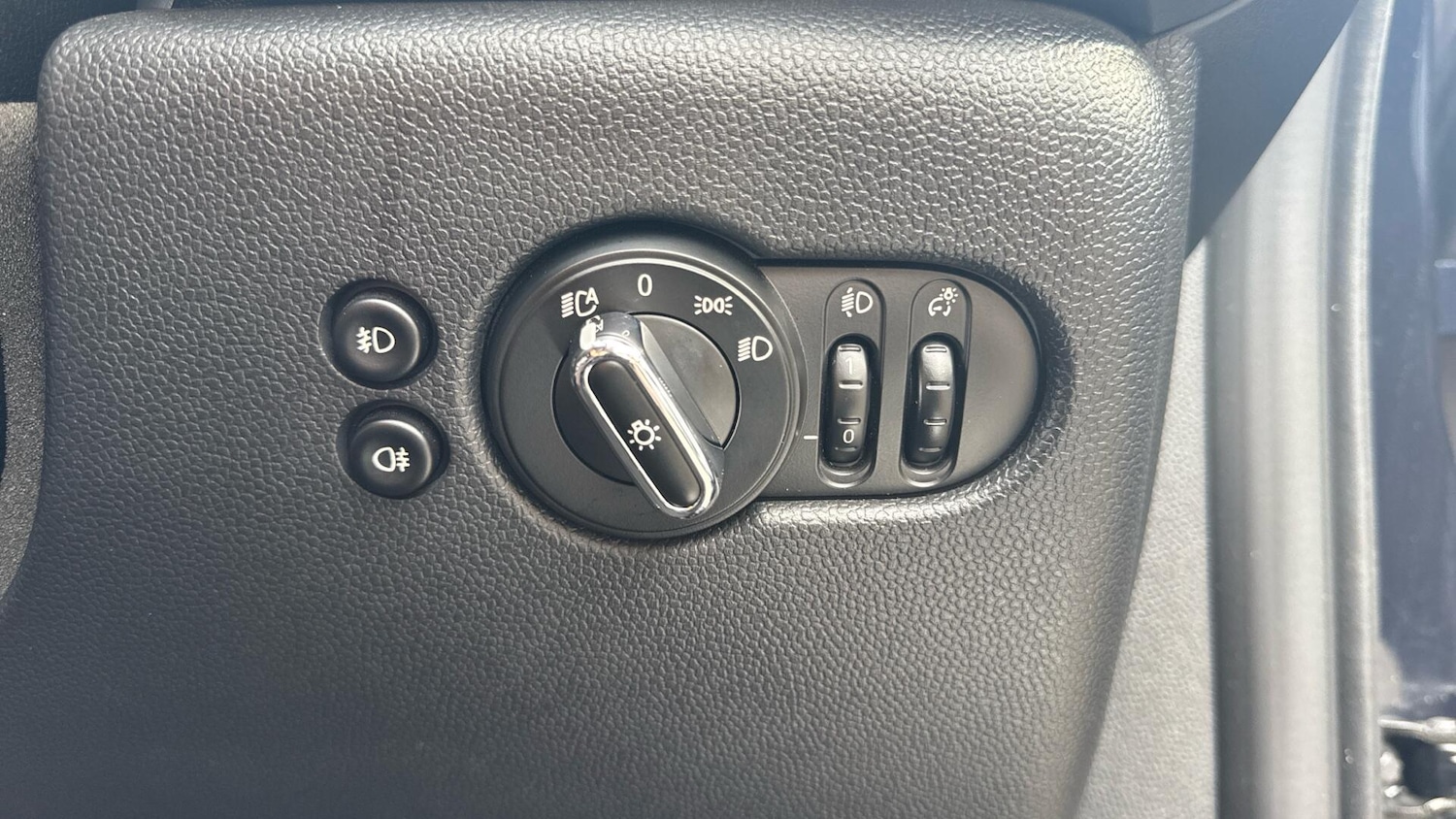 Used MINI Convertible 2020 for sale - 77892970: Photo 19