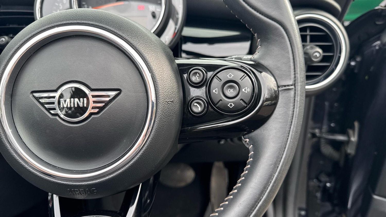 Used MINI Convertible 2020 for sale - 77892970: Photo 32