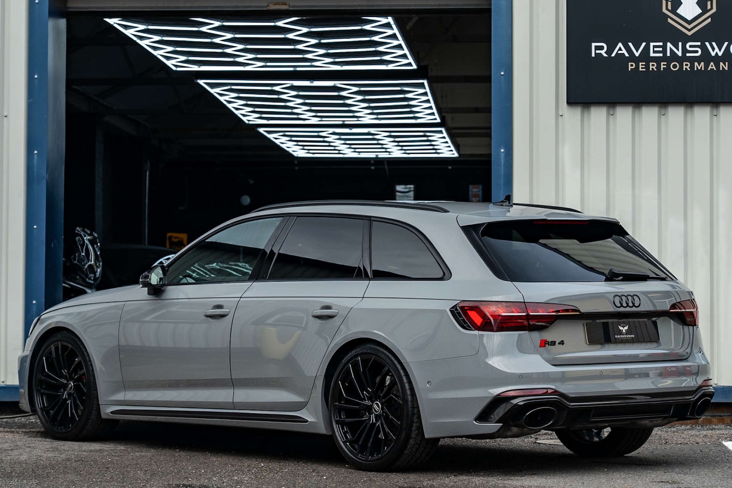 Used Audi RS4 2023 for sale - 76471355: Photo 2