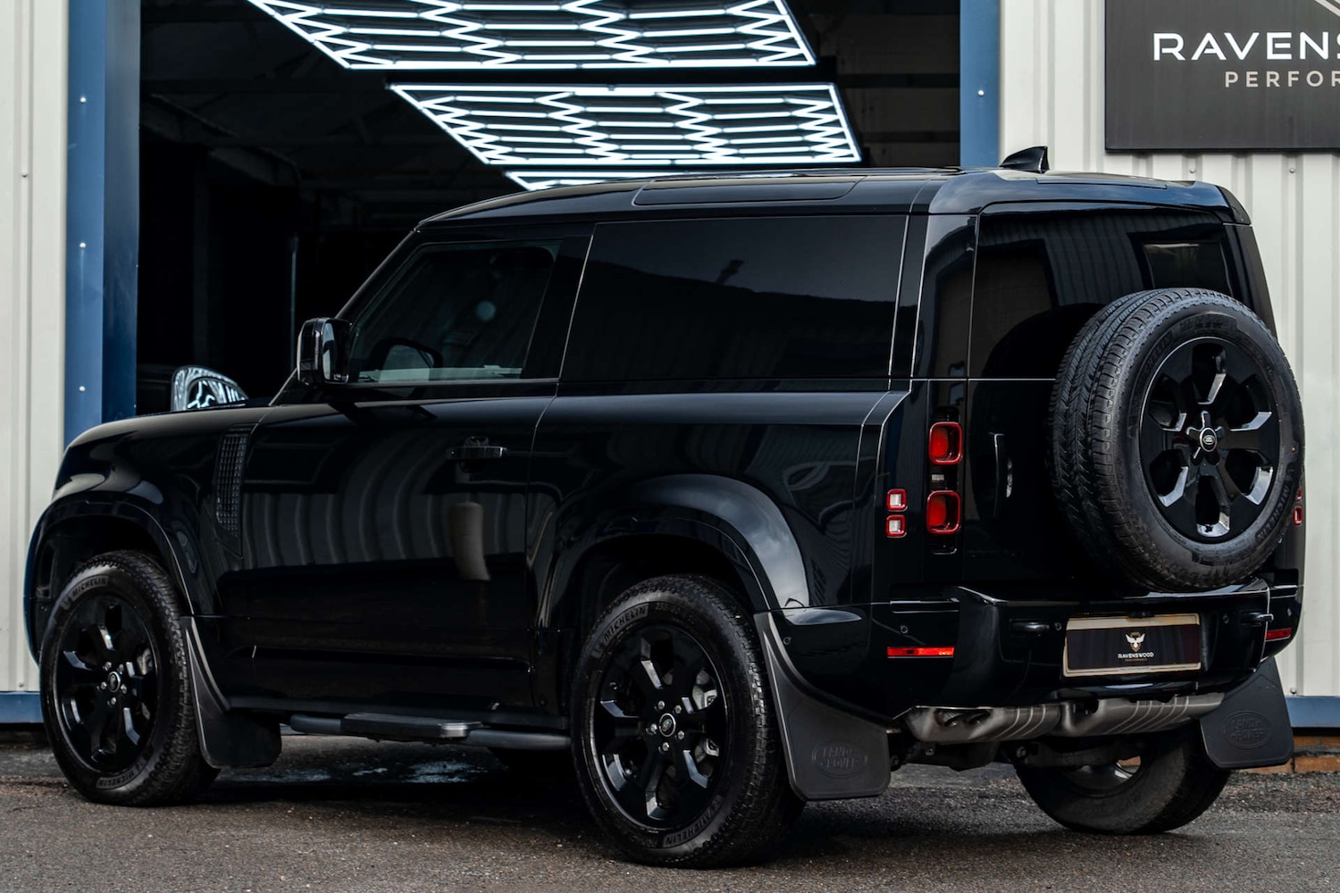 Used Land Rover Defender 2025 for sale - 76739830: Photo 2