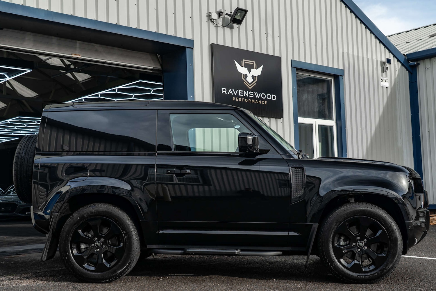 Used Land Rover Defender 2025 for sale - 76739830: Photo 3