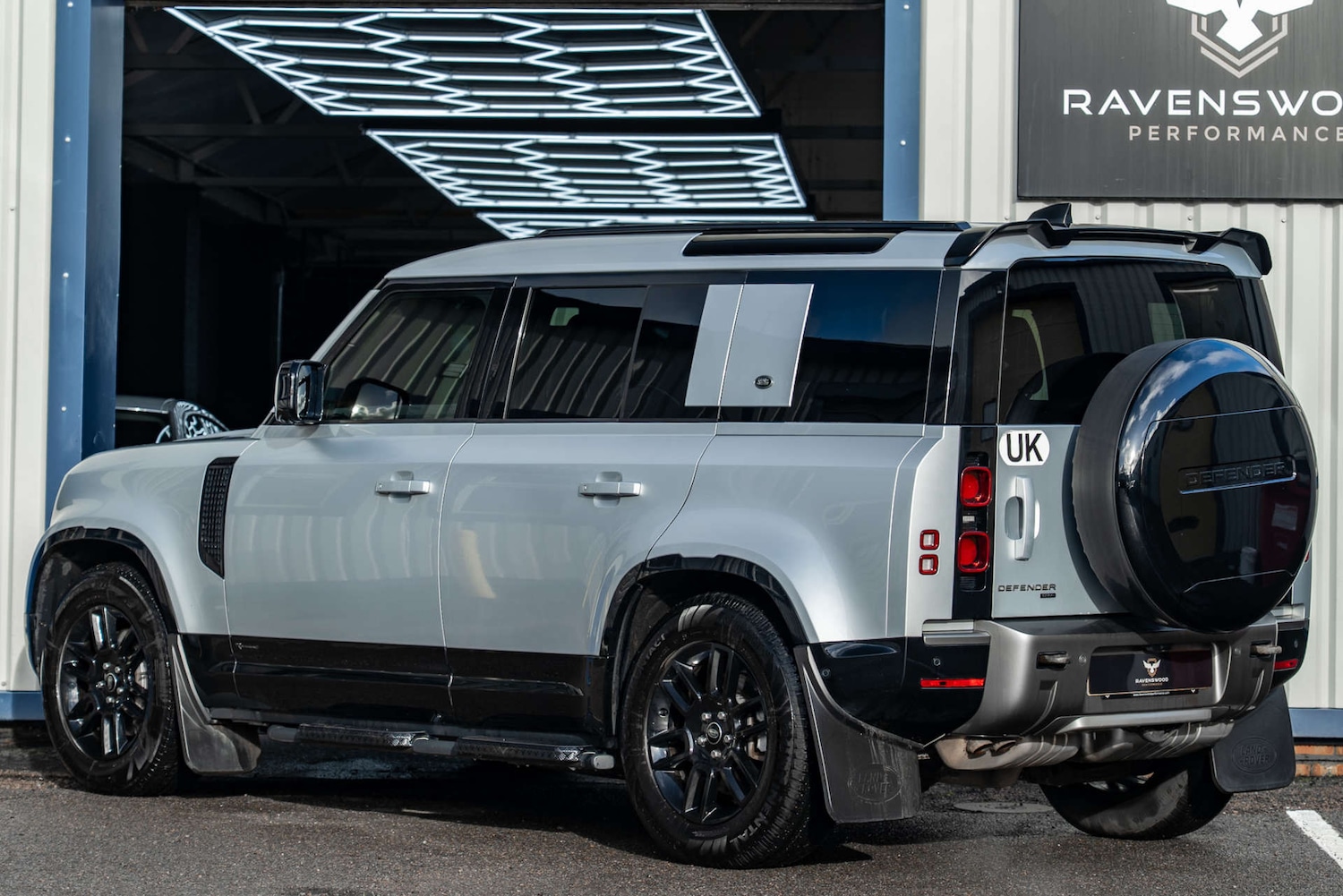 Used Land Rover Defender 2021 for sale - 77228432: Photo 2