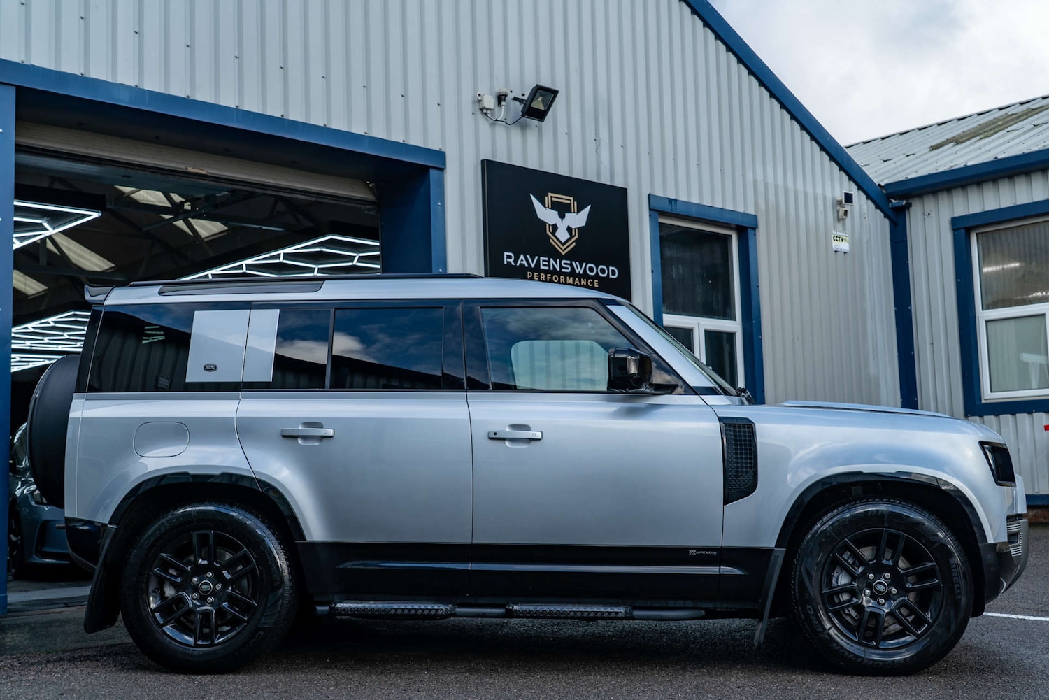 Used Land Rover Defender 2021 for sale - 77228432: Photo 3