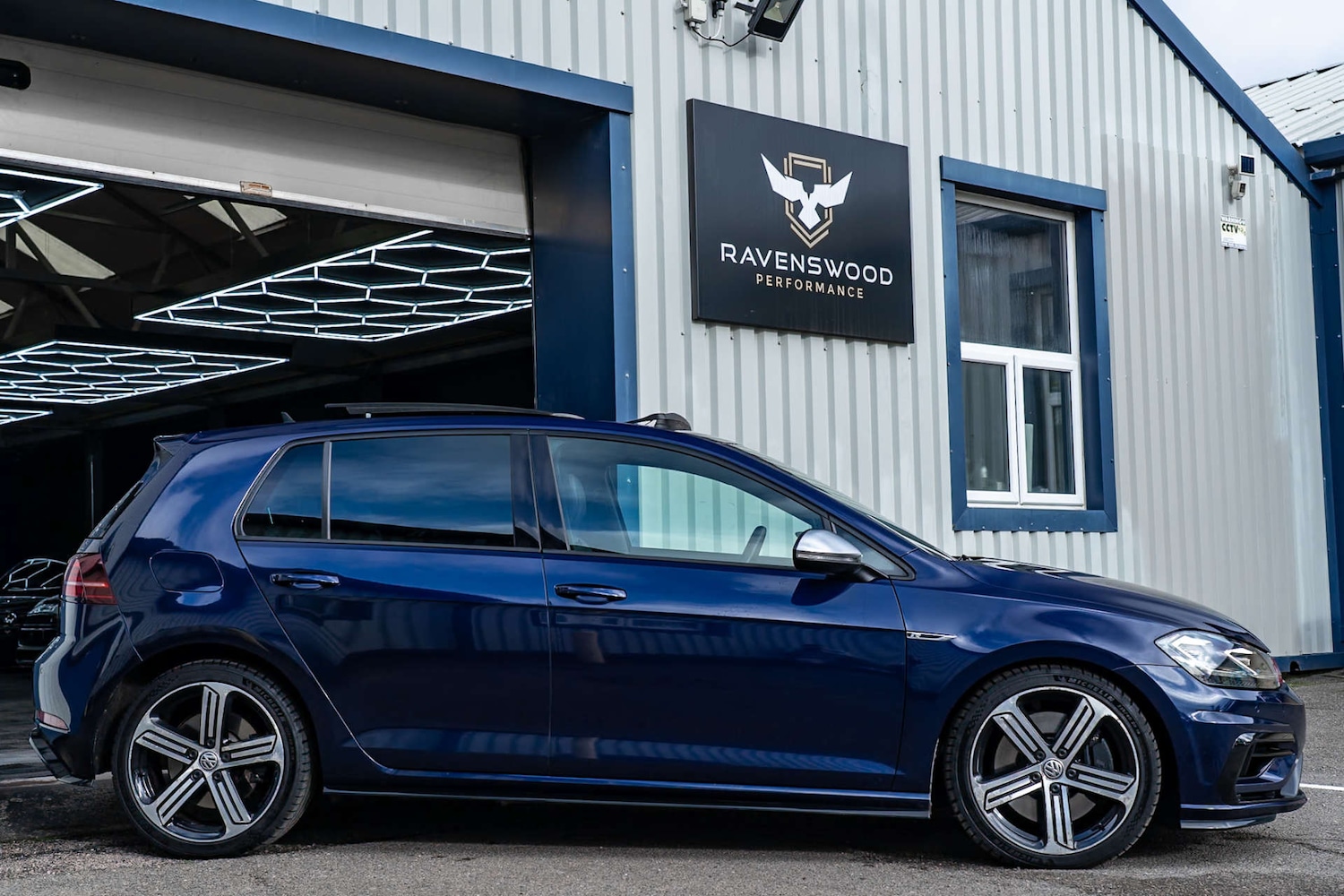 Used Volkswagen Golf 2017 for sale - 77370948: Photo 3