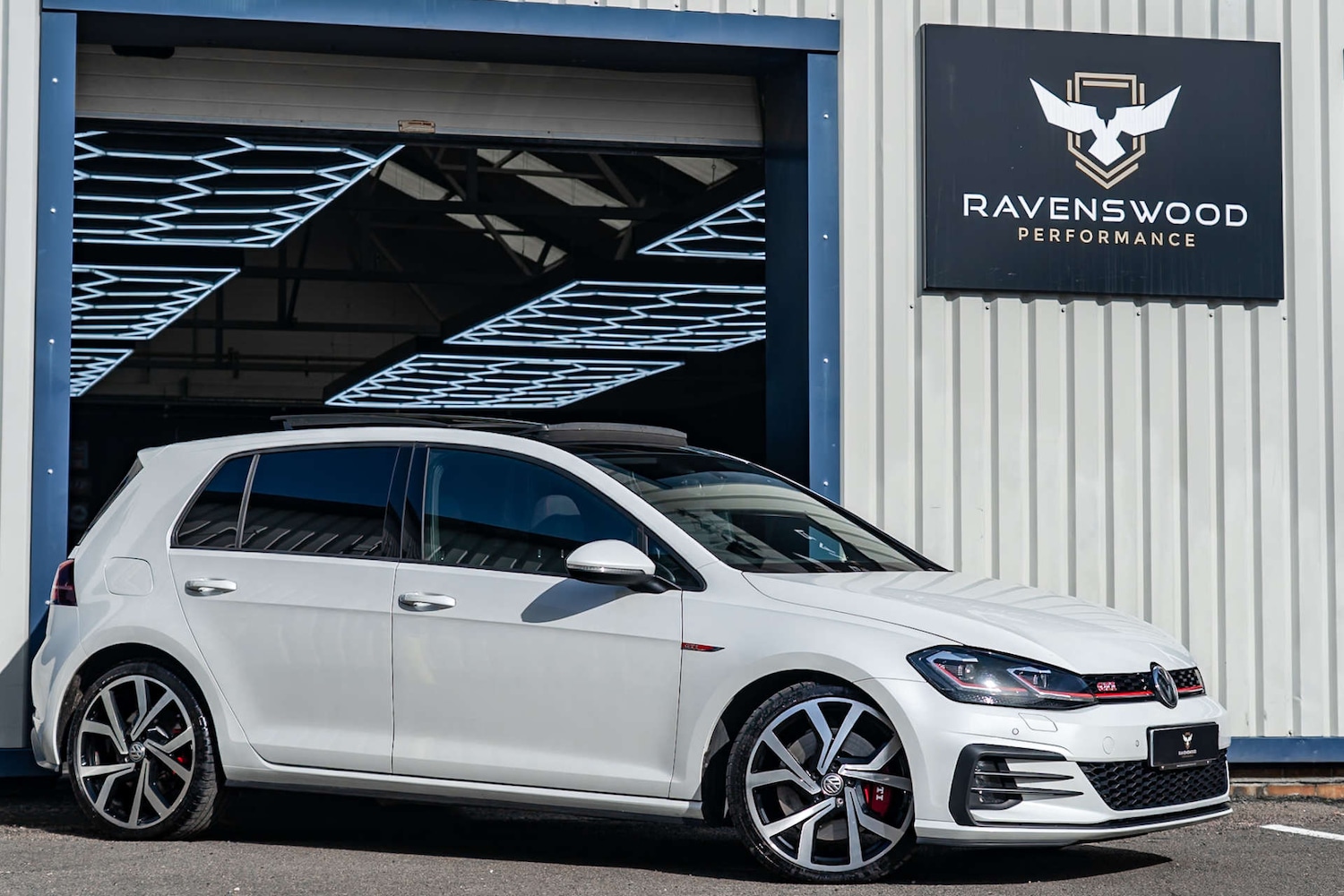 Used Volkswagen Golf 2019 for sale - 77667908: Photo 1