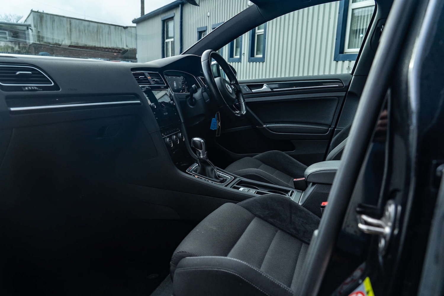 Used Volkswagen Golf 2017 for sale - 76861627: Photo 8