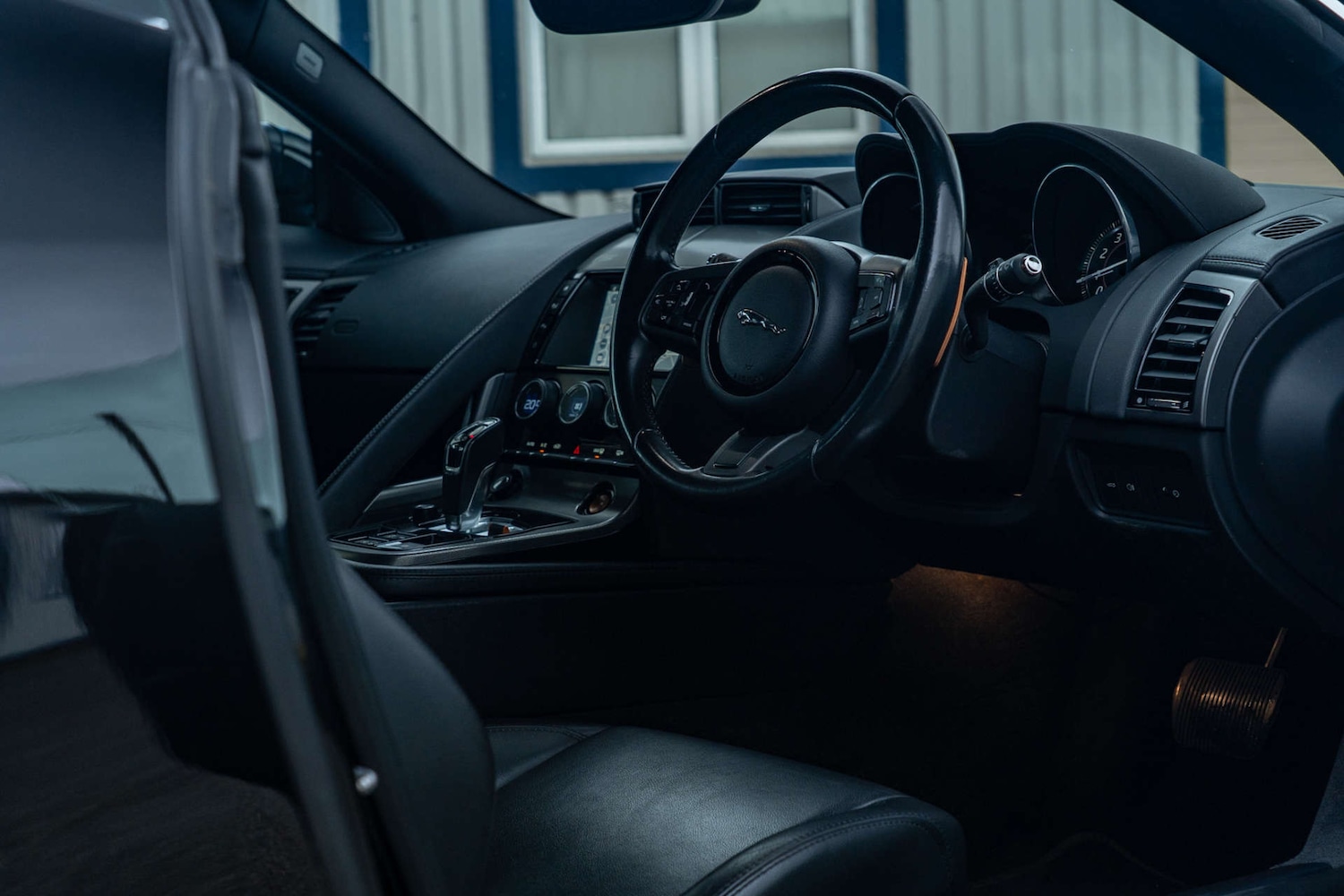 Used Jaguar F-Type 2015 for sale - 76861639: Photo 11