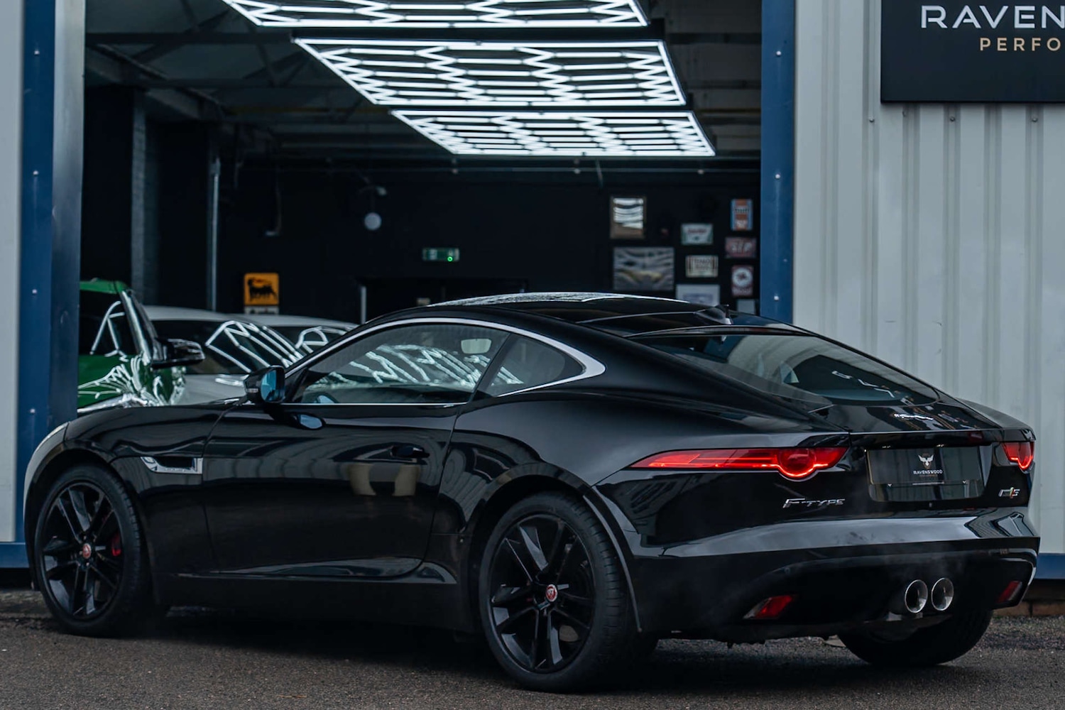 Used Jaguar F-Type 2015 for sale - 76861639: Photo 2