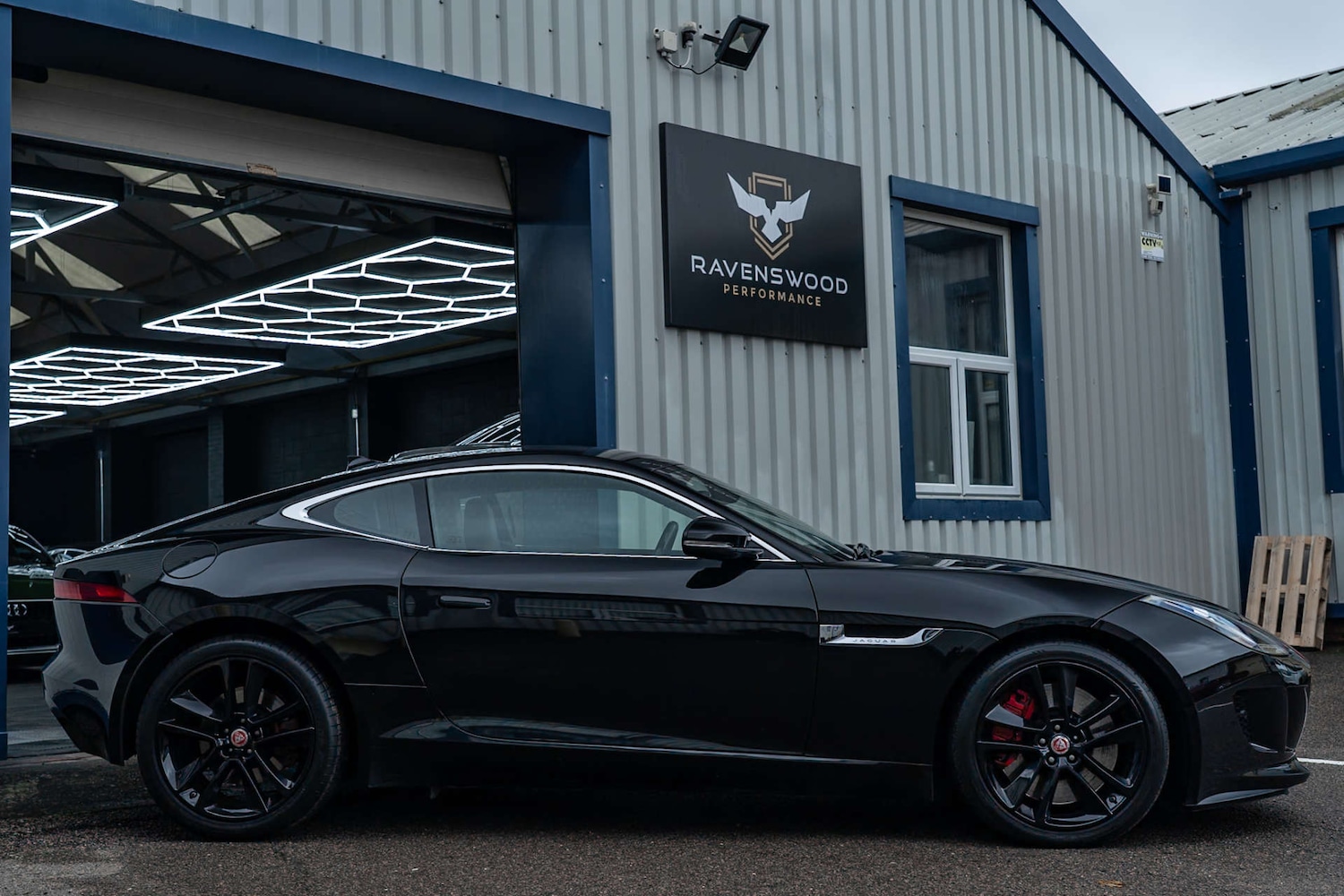 Used Jaguar F-Type 2015 for sale - 76861639: Photo 3