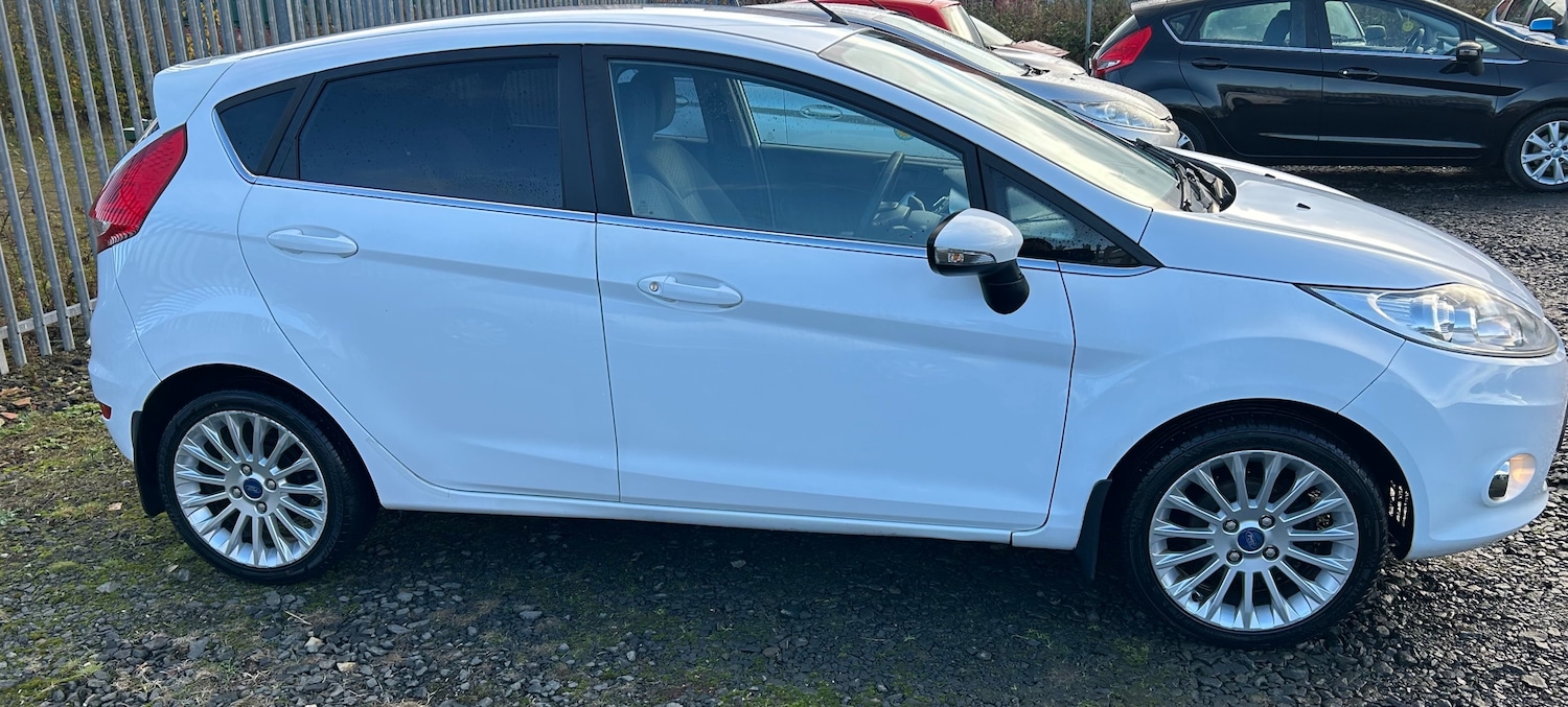 Used Ford Fiesta 2011 for sale - 76438933: Photo 2