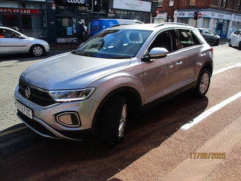 Used Volkswagen T-Roc 2022 for sale - 76406251: Photo