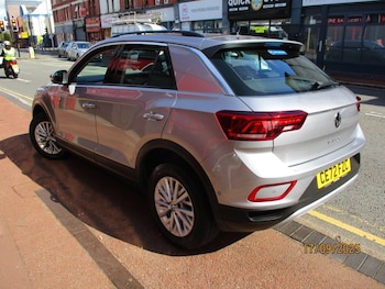 Used Volkswagen T-Roc 2022 for sale - 76406251: Photo