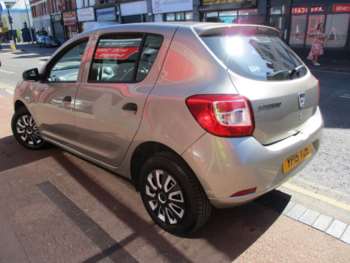 Used Dacia Sandero 2015 for sale - 74734742: Photo