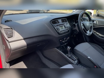 Used Hyundai i20 2017 for sale - 76289056: Photo