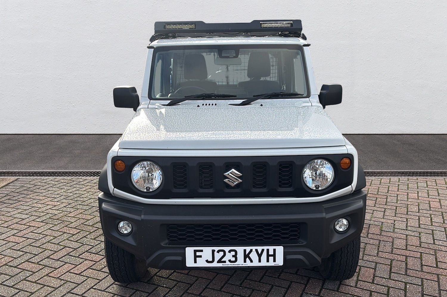 Used Suzuki Jimny 2023 for sale - 76676496: Photo 2