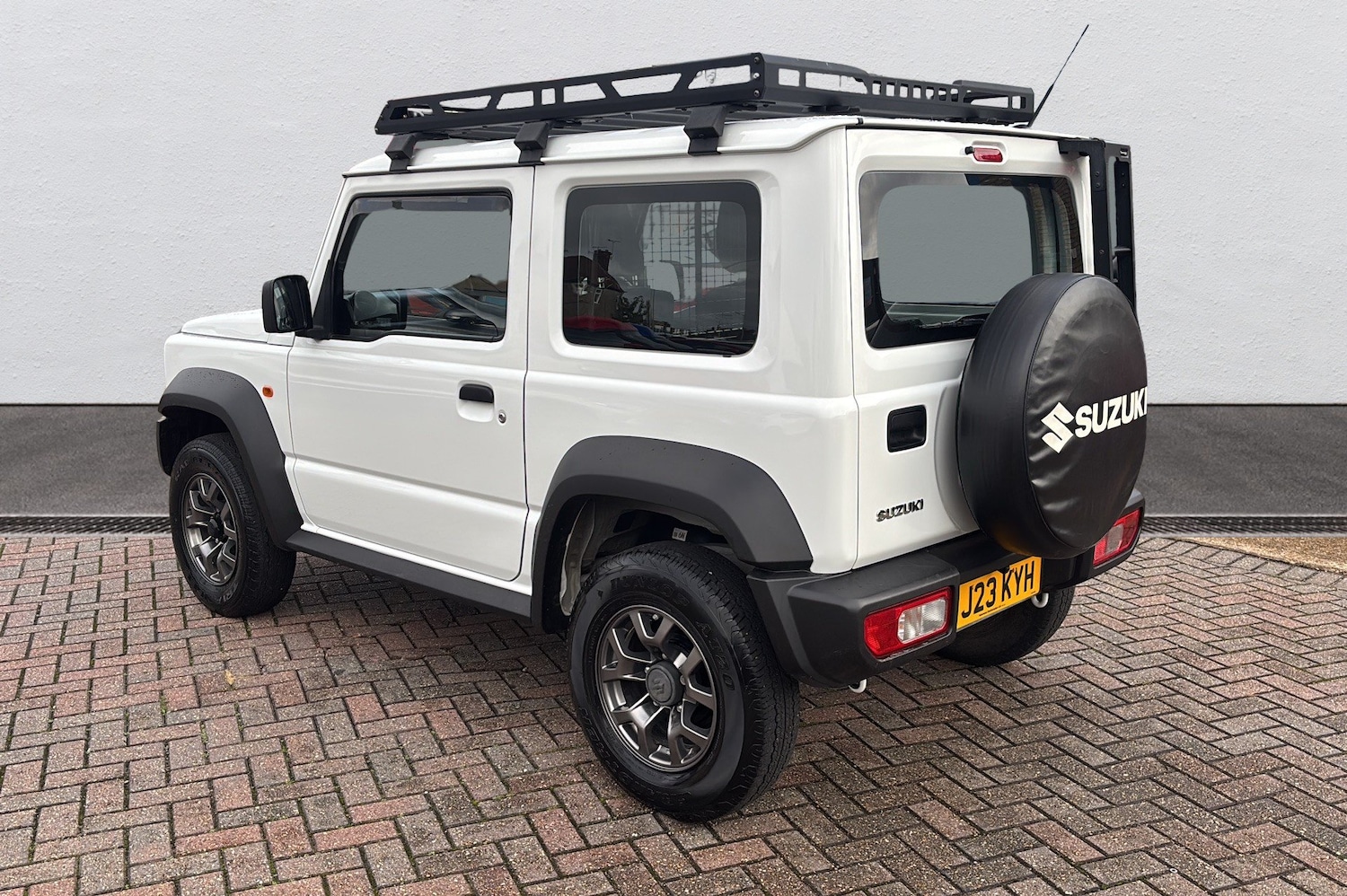Used Suzuki Jimny 2023 for sale - 76676496: Photo 4