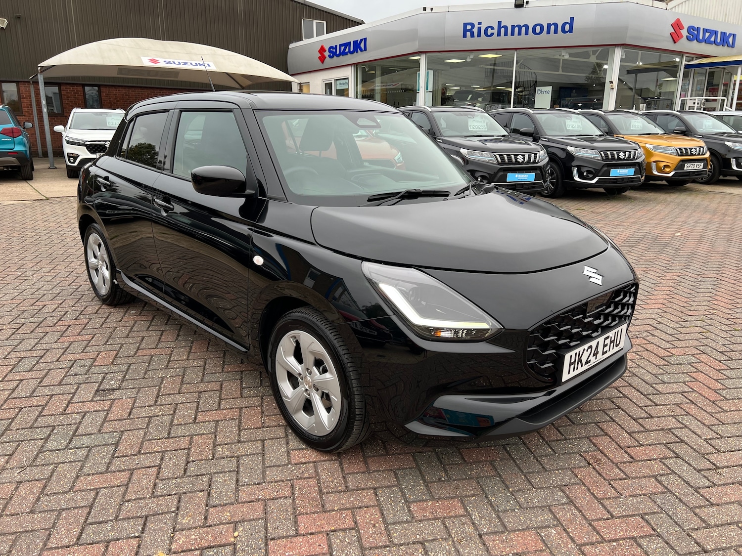 Used Suzuki Swift 2024 for sale - 76677887: Photo 1