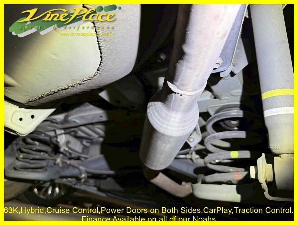 Used Toyota Voxy 2014 for sale - 77212110: Photo 17