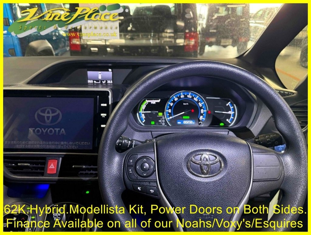 Used Toyota Voxy 2014 for sale - 77805947: Photo 17