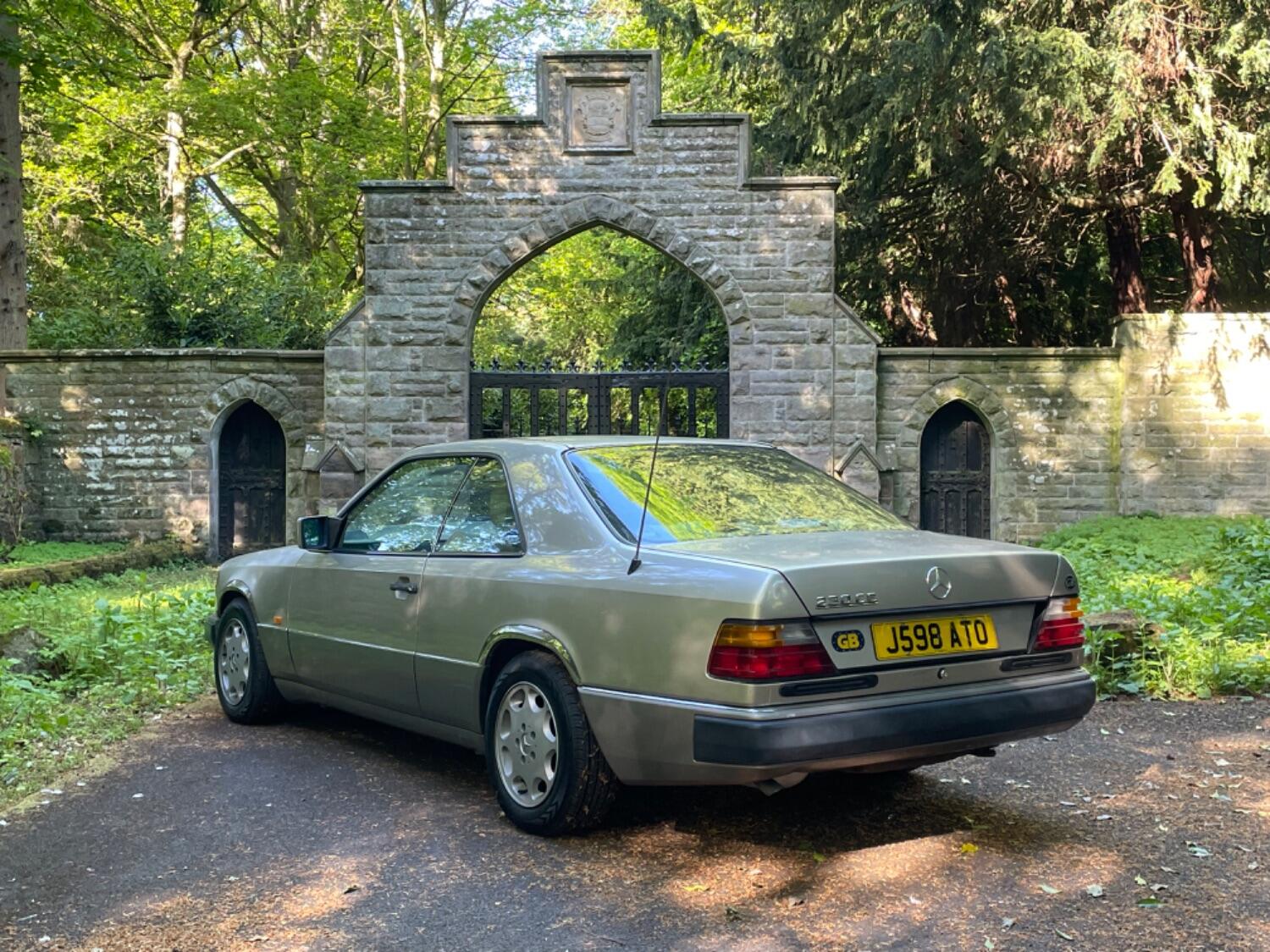 Used Mercedes-Benz 230 1991 for sale - 76794056: Photo 4